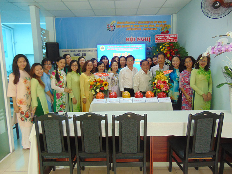 Meeting celebrated the 108th anniversary of the International Women"s Day 8-3 and the 1978 year of the Hai Ba Trung uprising